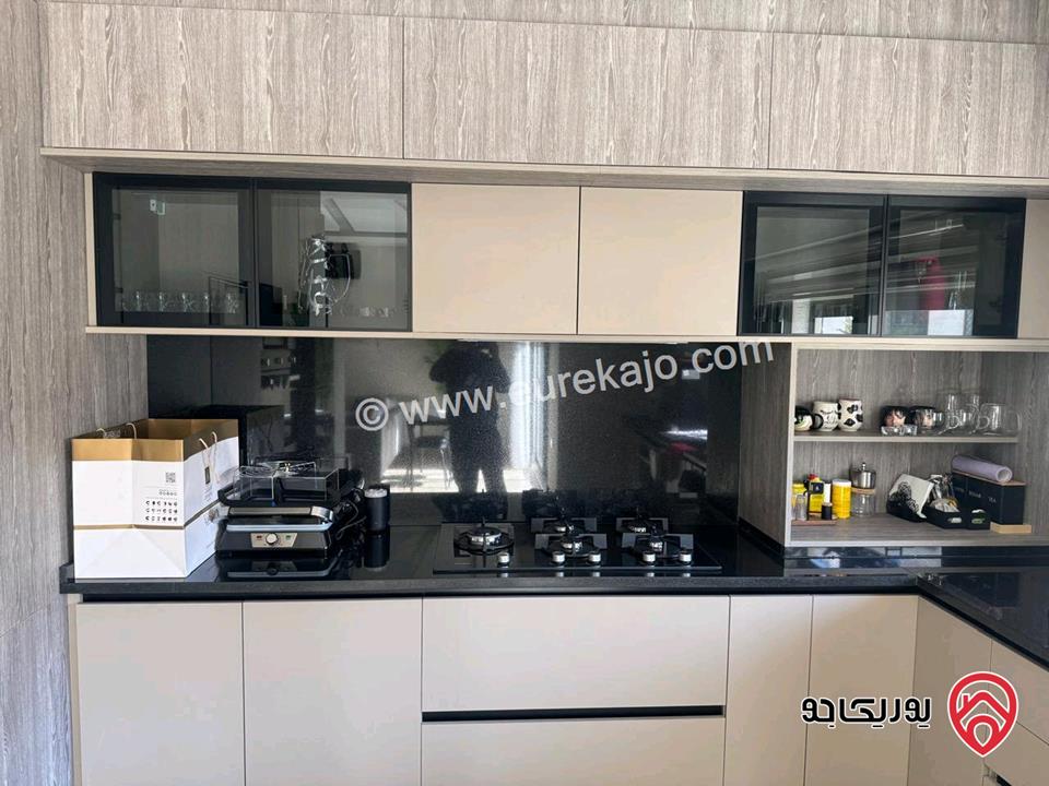 شقة طابق ثاني مساحة 215م للبيع في عمان - الرابية