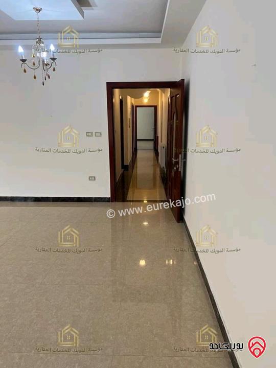 شقة فارغة طابق ثالث مساحة 150م للإيجار في عمان - الرابية 