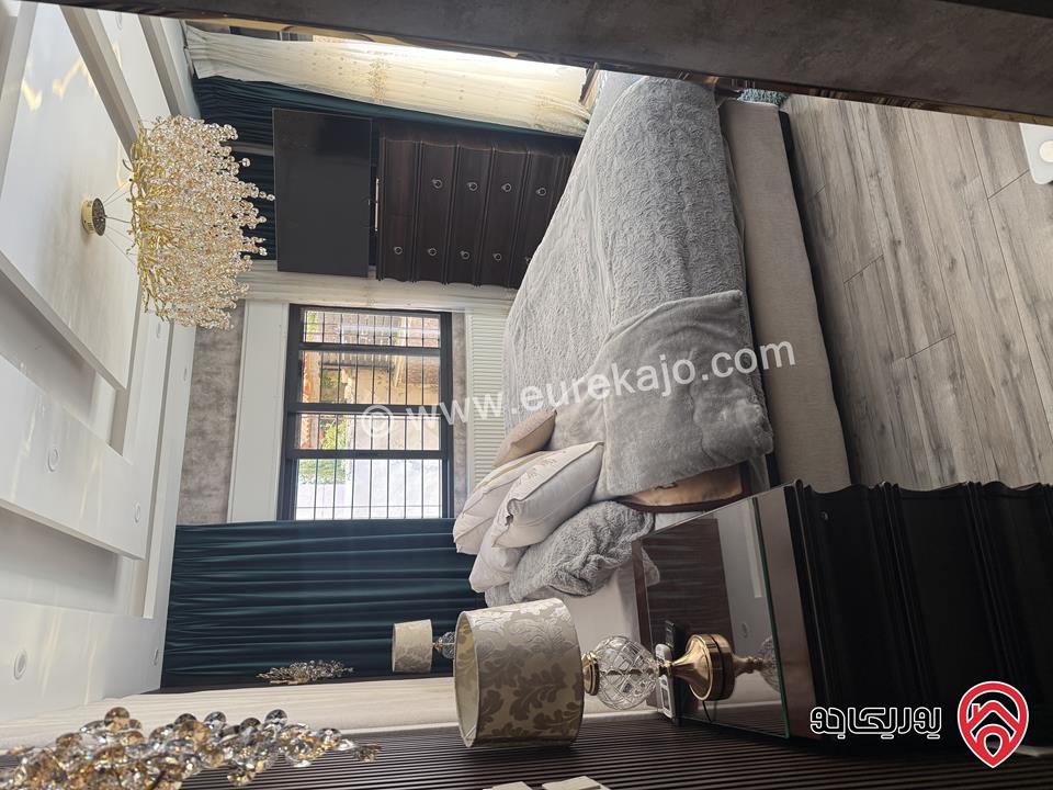 شقة ديلوكس أرضية مساحة 210م داخلي و 120م خارجي للبيع مفروشة في عمان - تلاع العلي