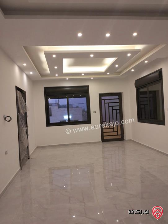 متبقي 3 شقق طابق أول وثاني وثالث مساحة 178م طابقيات للبيع في الزرقاء الجديدة