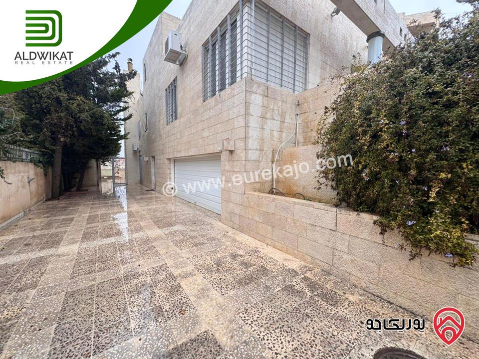 فيلا مستقلة مفروشة للبيع في عمان - خلدا مساحة البناء 580م ومساحة الارض 940م موقع اطلالة