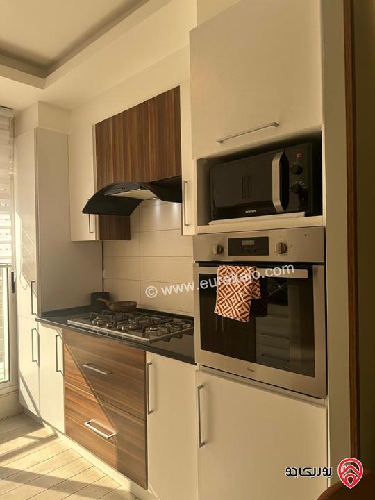 شقة فاخرة مفروشة طابق ثالث مساحة 107م للايجار في عمان - دير غبار