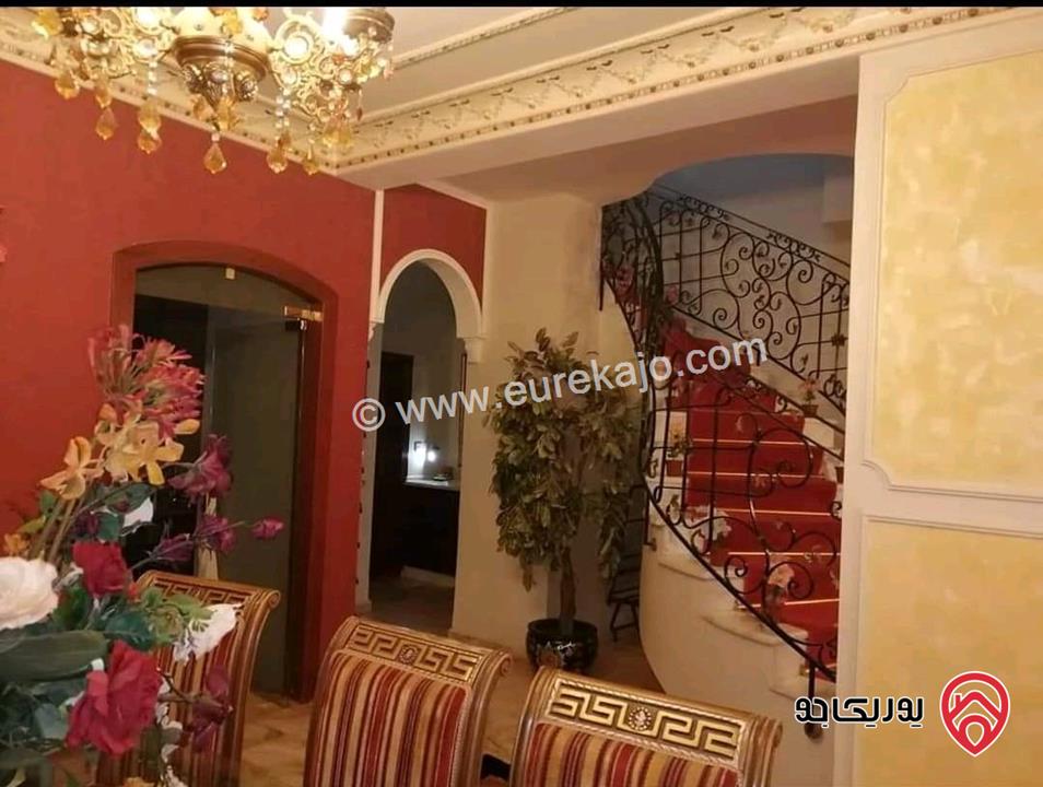 شقة طابق أرضي دوبلكس دوبلكس مساحة 302م داخلي و 80م خارجي للبيع في عمان - ام السماق