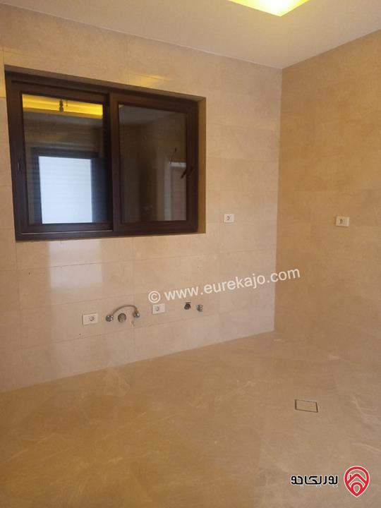 شقة دوبلكس طابق ثالث مع روف مساحة 200م للبيع في عمان - الجبيهة 