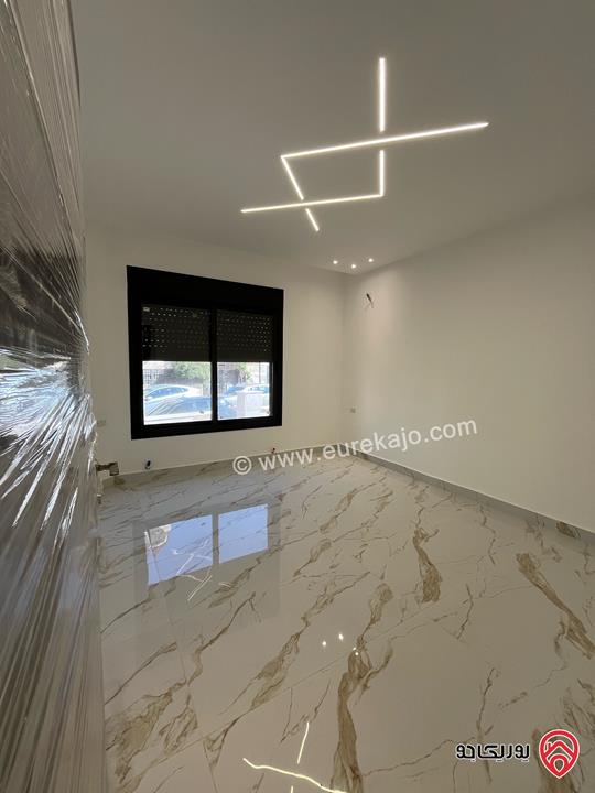 شقة طابق ثالث مع روف مساحة 195م٢ للبيع في عمان - طبربور قريبة من الخدمات