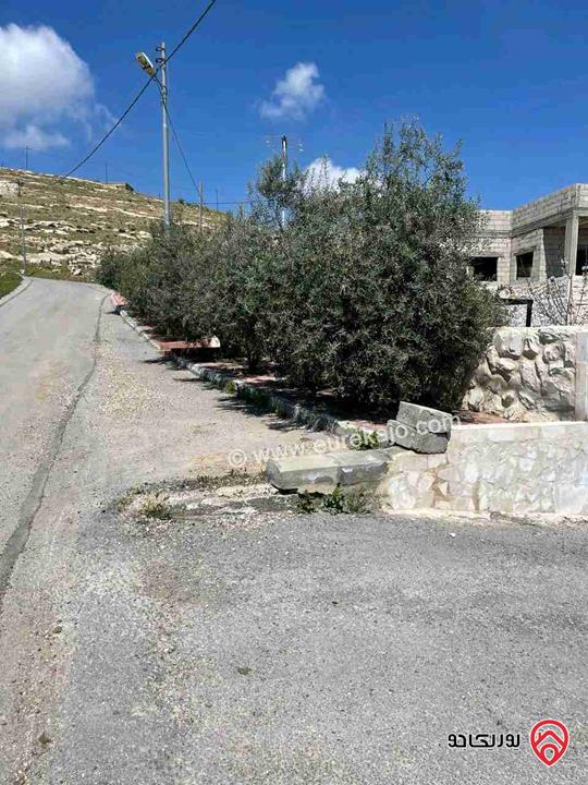 منزل طابقين مساحة 500م وأرض 1000م للبيع بسعر قابل للتفاوض في عمان - أم البساتين