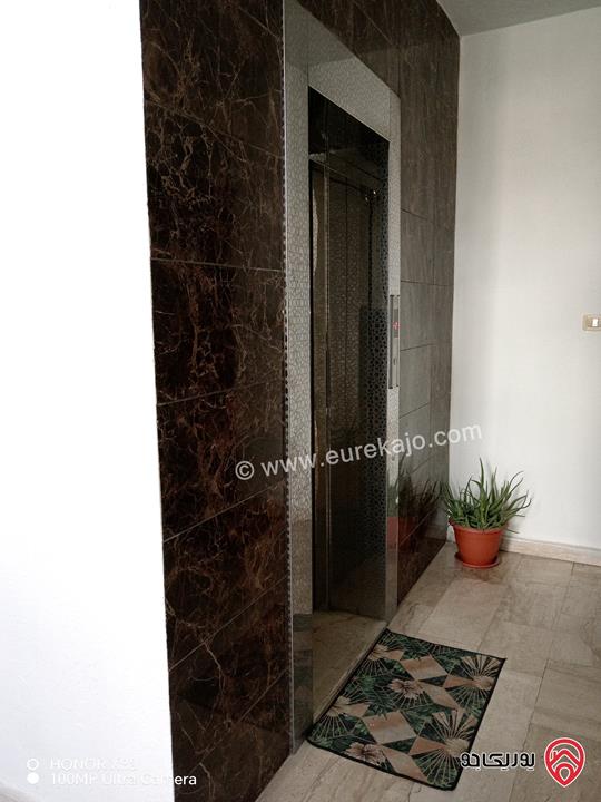 شقة مساحة 122م طابق أول بناء 2014 للبيع في عمان - الجاردنز وقريبة على شارع الجامعة 