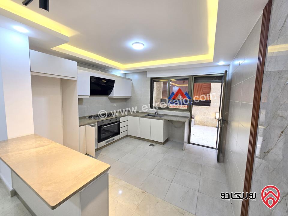 شقه شبه ارضية مساحة 100م مع ترس 50م للإيجار الفارغ في عمان - جبل عمان