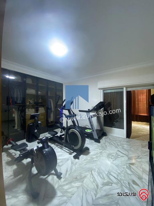 شقة أرضية مفروشة فاخرة للبيع في عمان - السابع قرب السفارة الرومانية 185م مع ترس امامي 25م تشطيب سوبر ديلوكس