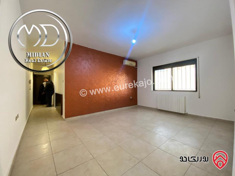 شقة للبيع في عمان - ام السماق مساحة 165م طابق ثالث تشطيبات سوبر ديلوكس اطلالة جميلة بسعر مميز جداً