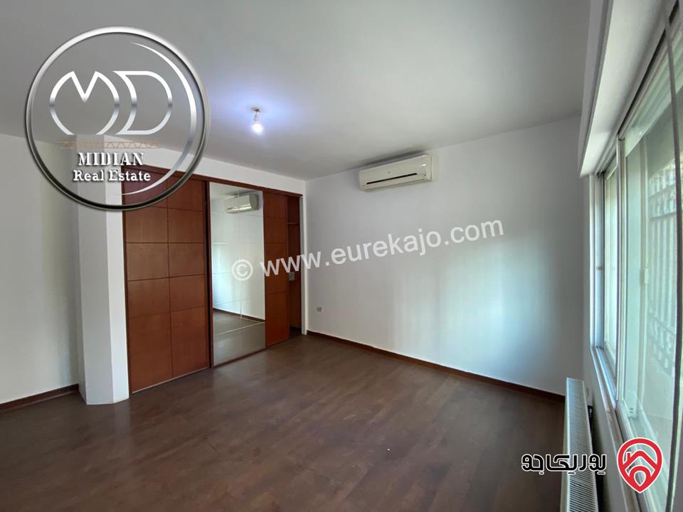 شقة ارضية للبيع في عمان - خلدا مساحة 195م مع ترس و حديقة 250م تشطيبات ديكورات سوبر ديلوكس بسعر مميز