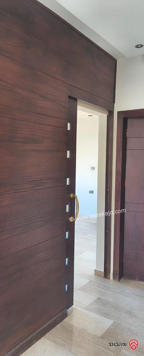 شقة مساحة 218م طابق ثاني للبيع في عمان - خلدا 