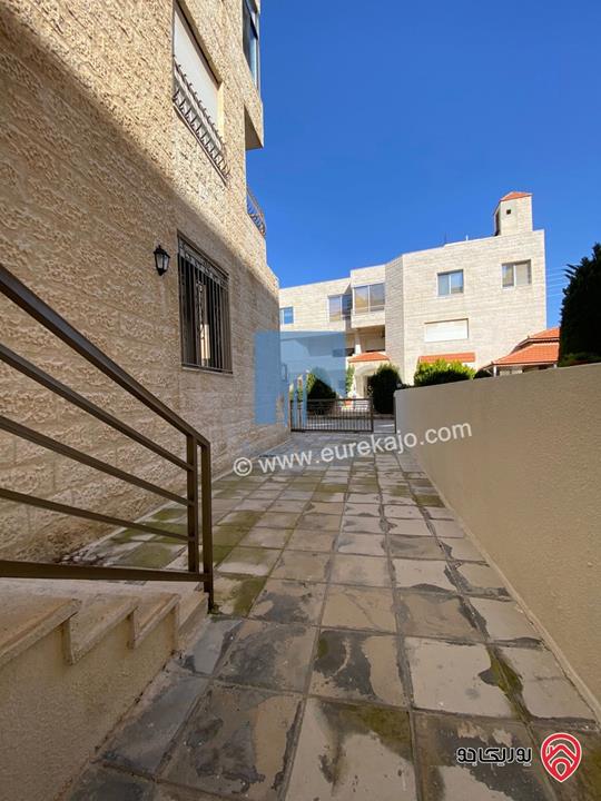 شقة أرضية مميزة  186م مع حديقة وترسات 150م للبيع في عمان - الجندويل