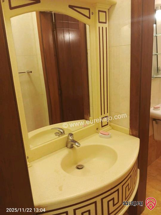 شقة طابقية مساحة 300م للبيع مفروشة في عمان - ام أذينة