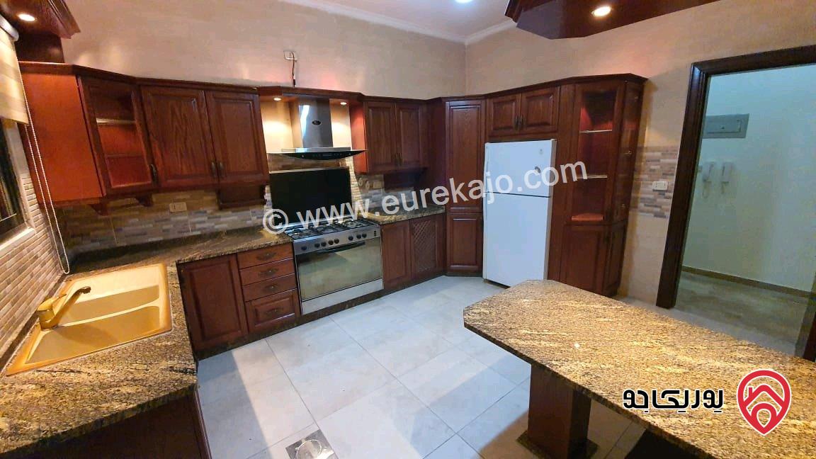 شقة شبه ارضية مساحة 190م داخلي و 200م خارجي فارغة للايجار في عمان - ضاحية النخيل