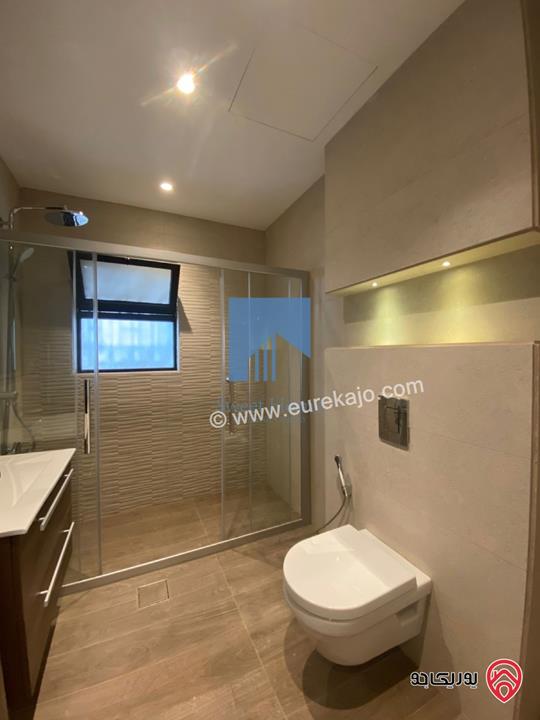 فيلا مستقلة فاخرة مساحة 700م على ارض 1 دونم و 350م للبيع في عمان - أم السماق الشمالي قرب التلاوي وخلف السنترو 