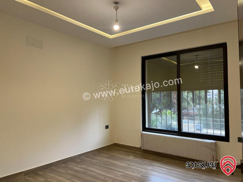 شقة مميزة وحديثة البناء مساحة 250م داخلي و 100م خارجي للبيع في عمان - الغباشية / طريق المطار