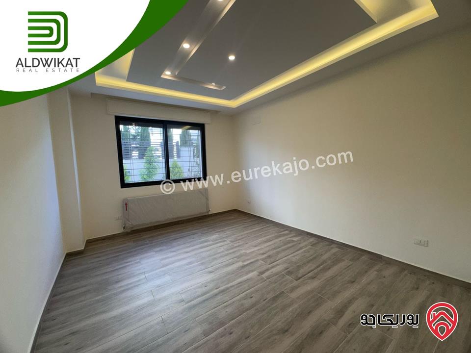 شقة ارضية للبيع في عمان - رجم عميش / طريق المطار مساحة البناء 210م ومساحة الحديقة 200م