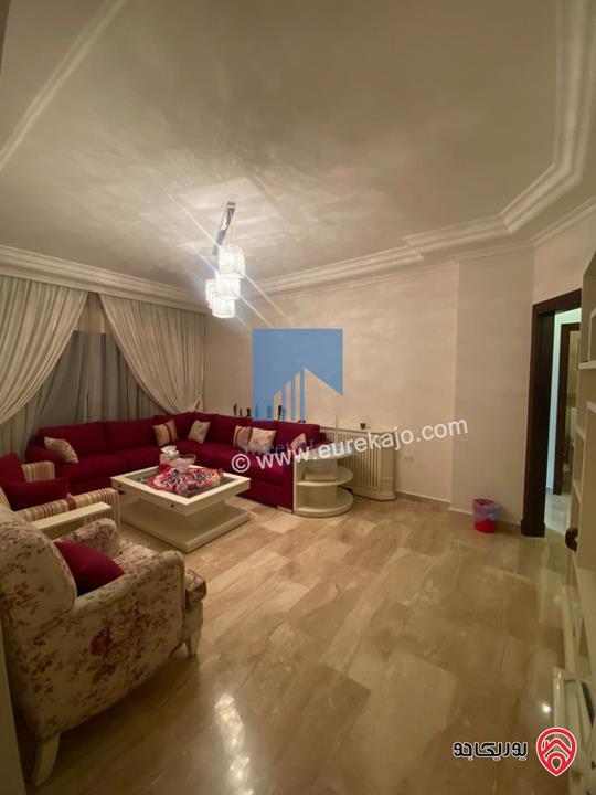 شقة شبه أرضية 200م مع ترسات 80م تشطيب سوبر ديلوكس للبيع في عمان - خلدا