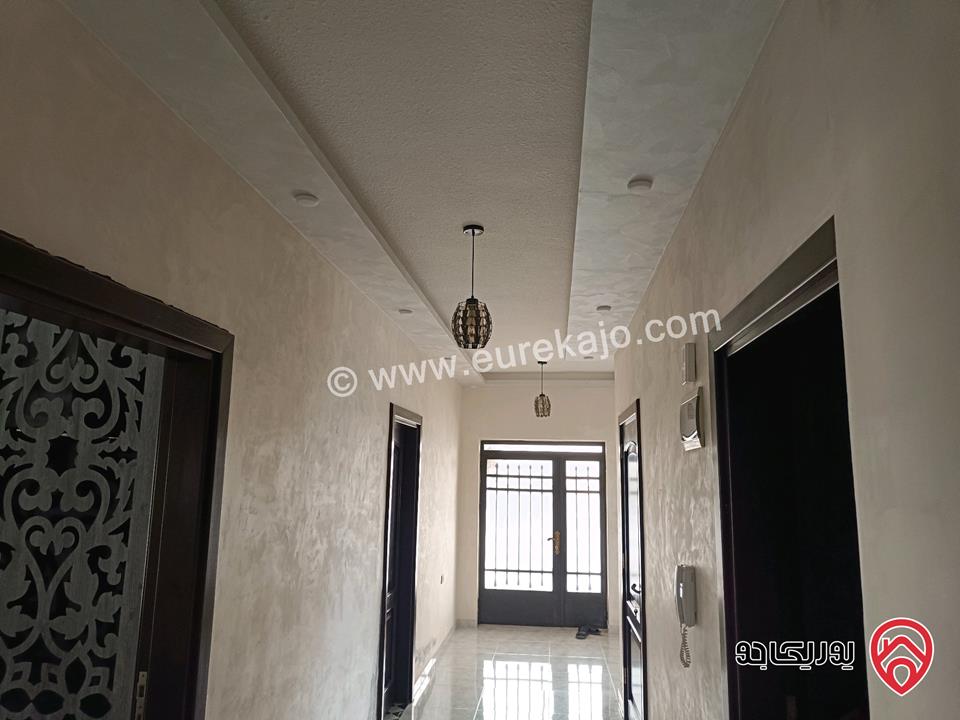 بيت حديث البناء مساحة 213م على شارعين أرض 605م للبيع في عمان - خشافية الشوابكة 