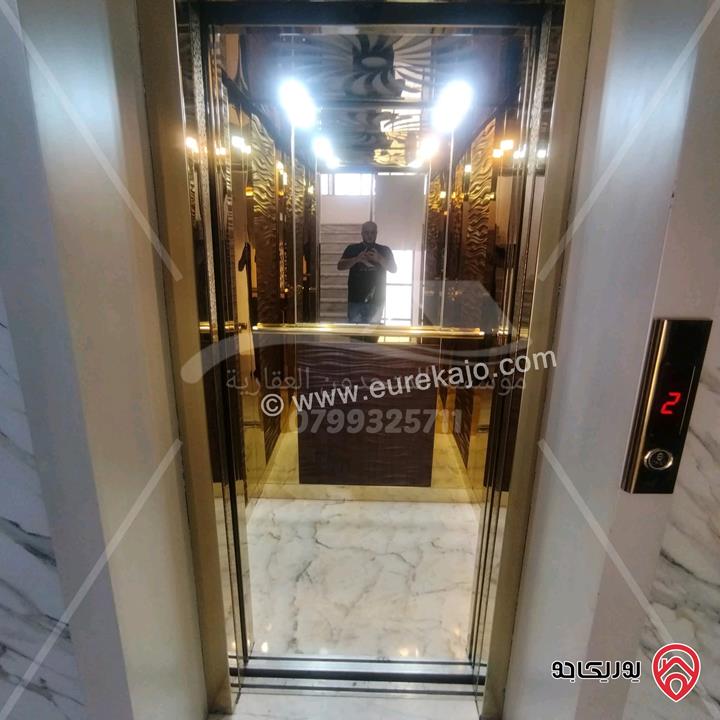 شقة سوبر ديلوكس مساحة 200م طابق ثاني للإيجار فارغة في عمان - خلدا