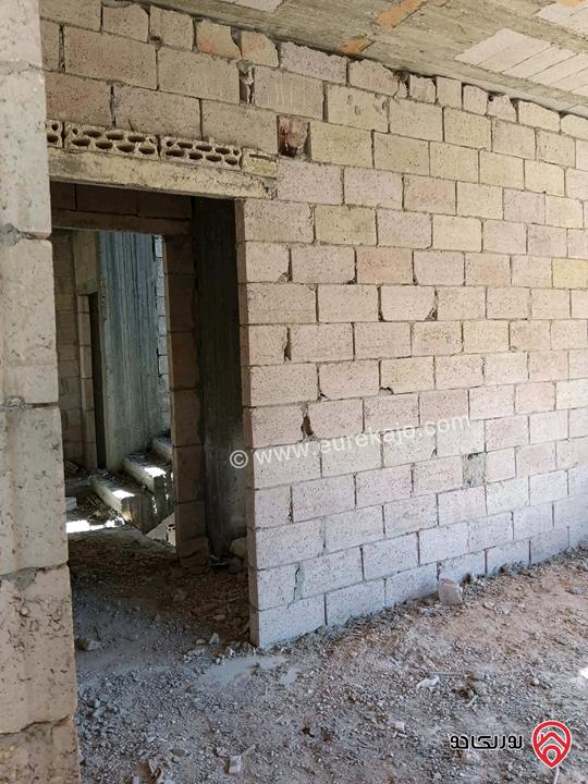 منزل عظم مساحة 720م على أرض 1 دونم للبيع في السلط 