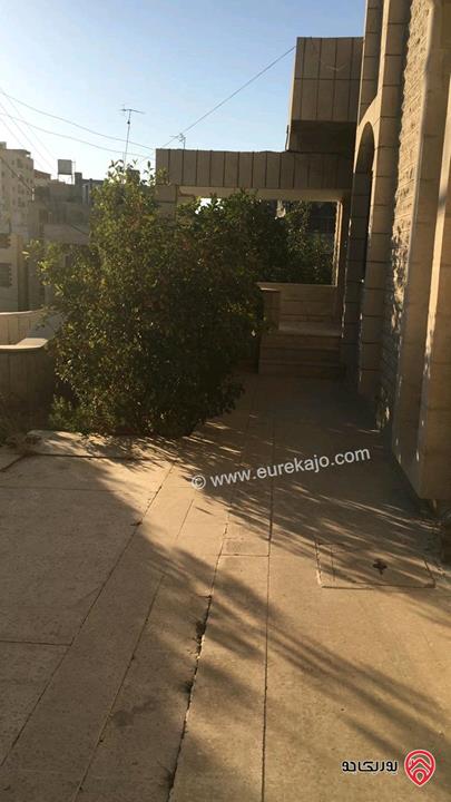 فيلا مساحة البناء 1000م على أرض 1142م للبيع في عمان - صويلح