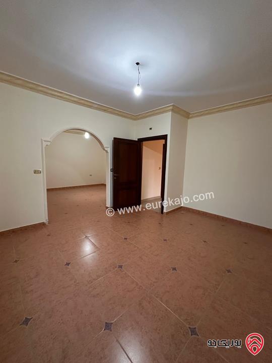 شقة طابق ثاني مساحة 220م للايجار في عمان - خلدا