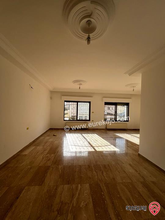 شقة سوبر ديلوكس طابق أول مساحة 200م للايجار في عمان - خلدا