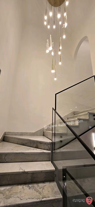 شقة تربلكس مساحة 469م داخلي و 150م خارجي للبيع في عمان - عبدون