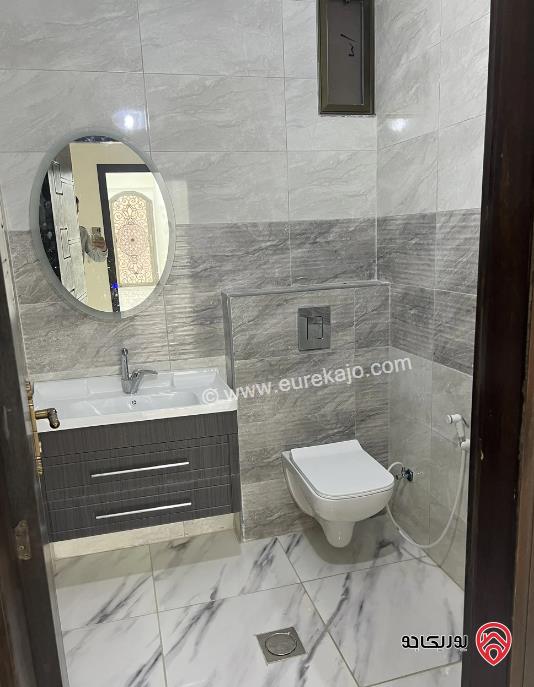 شقة مساحة 200م طابق أرضي للبيع في الزرقاء الجديدة 