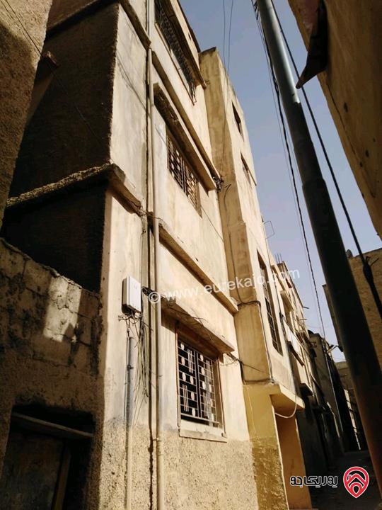 عمارة مكونة من ثلاث طوابق خمس شقق وروف للبيع في الزرقاء - الغويرية