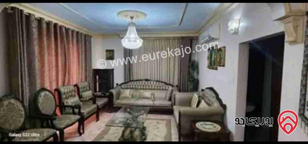شقة مفروشة طابق أول مساحة 200م للبيع في اربد شمال مسجد سامراء