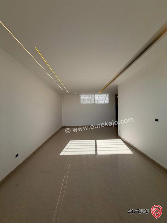 شقة سوبر ديلوكس شبه ارضي دوبلكس مساحة 228م مع ترس 40م للبيع في عمان - مرج الحمام 