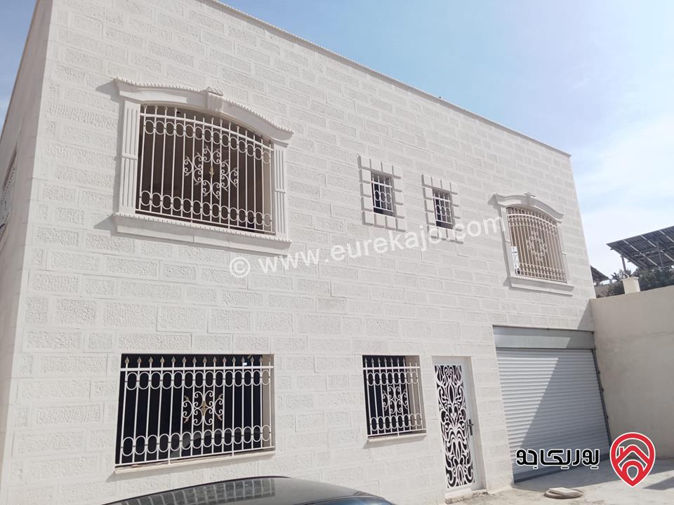 بيت مستقل مساحة 400م على أرض 519م للبيع في الزرقاء – شومر بناء حجر فاخر مع جميع الخدمات