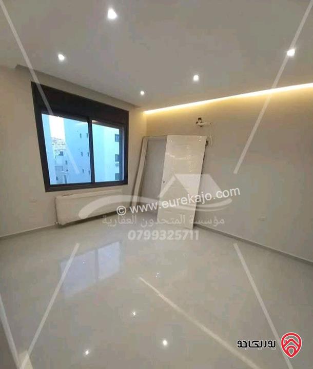 شقة فارغة مساحة 250م طابق ثاني للايجار في عمان - أم السماق