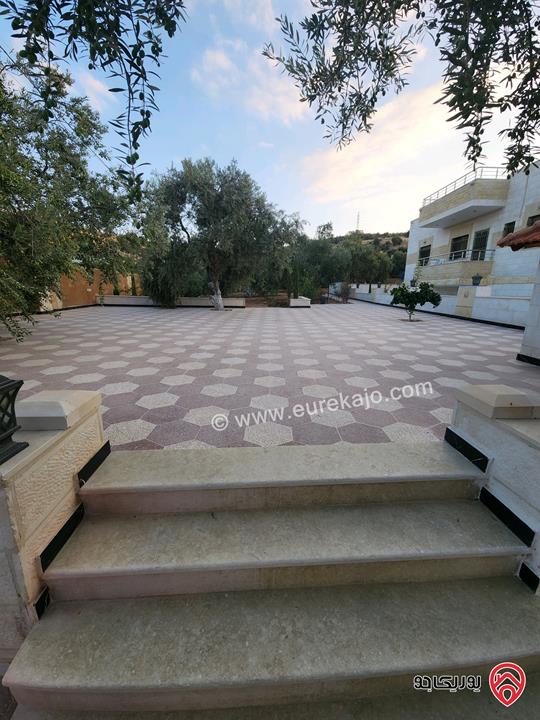 بيت نظام أمريكي مساحة 300م على أرض 3 دونم و 500م للبيع في السلط