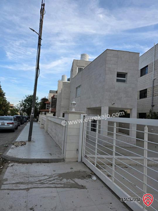 فيلا مساحة 300م على أرض 500م للايجار في عمان - أم السماق خلف مجع جبر بالقرب من نادي فتنس 