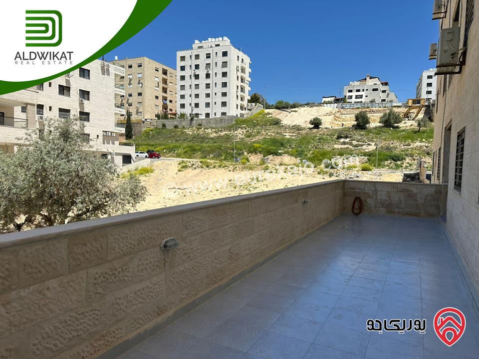 شقة شبه ارضي مفروشه للبيع في عمان - تلاع العلي المساحة الداخلية 81م والخارجية 33م موقع هادىء تشطيب حديث