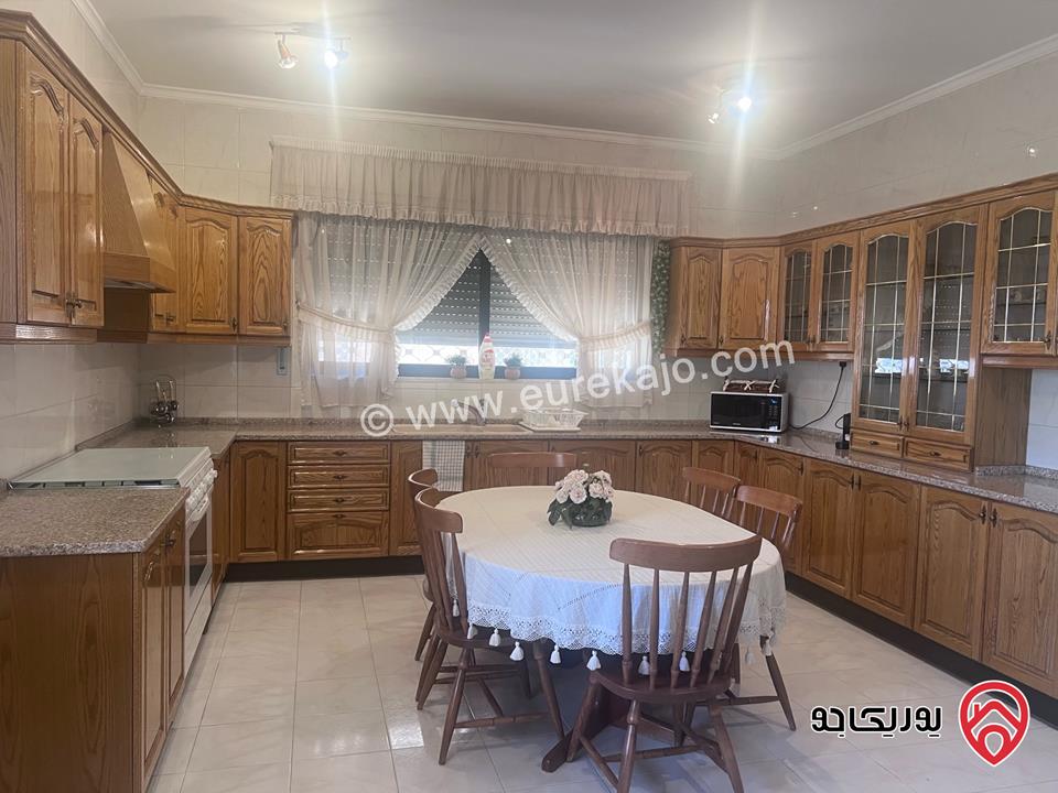 شقة مساحة 305م طابق ثاني للبيع في عمان - الرابية