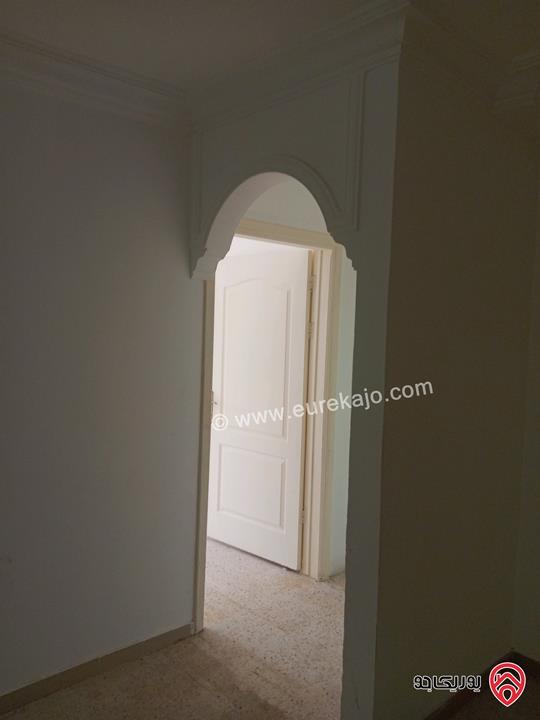 شقة طابق أول مساحة 140م للبيع في اربد غرب مسجد علياء التل