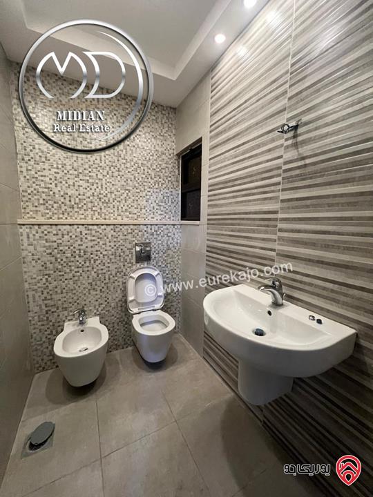 شقة شبه ارضي للبيع في عمان - ضاحية النخيل مساحة 190م مع ترس و حديقة 150م تشطيبات سوبر ديلوكس جديدة لم تسكن