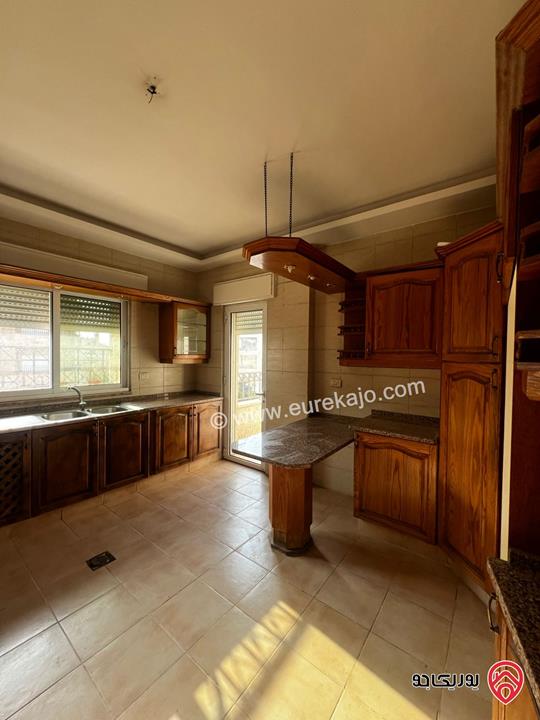 شقة مشمسة طابق ثاني مساحة 200م للايجار في عمان - الرابية