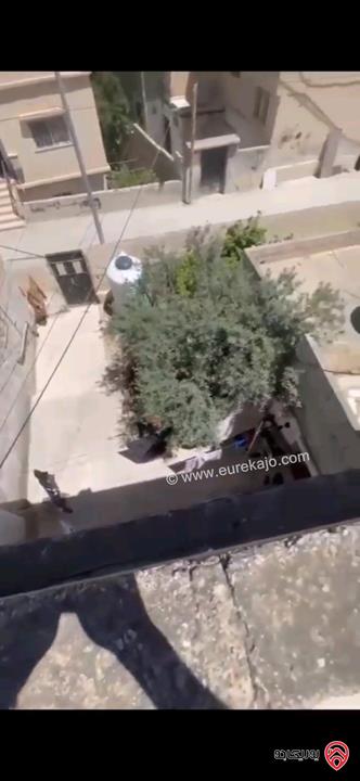 بيت مساحة 240م على ارض 457م للبيع في الرصيفة حي الرشيد بسعر لقطة