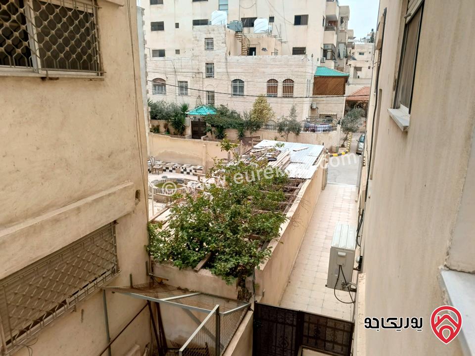 شقة ديلوكس مساحة 84م طابق أول للبيع في الزرقاء - جبل طارق 