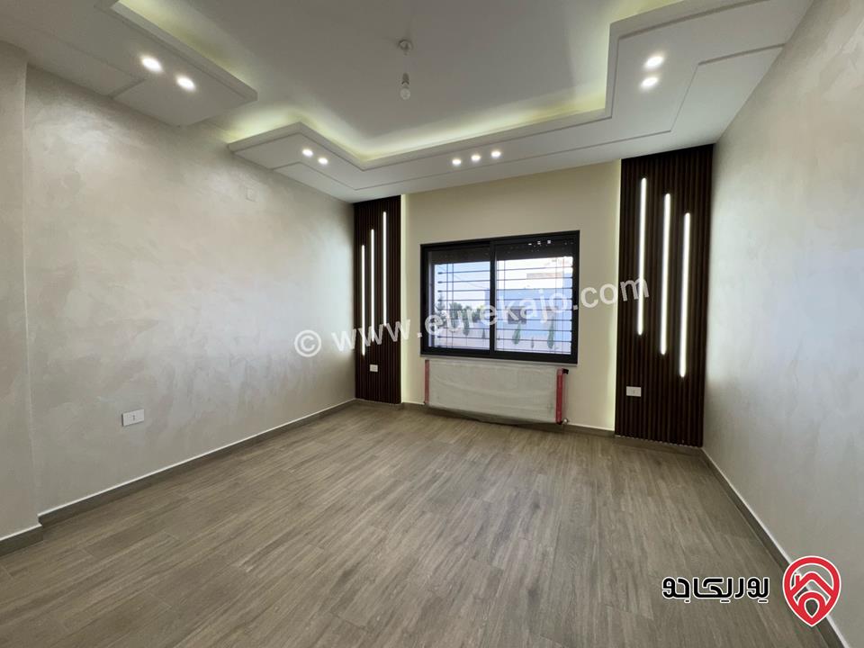 شقة سوبر ديلوكس طابقية طابق اول مساحة 325م للبيع في عمان - الجبيهة حي المنصور