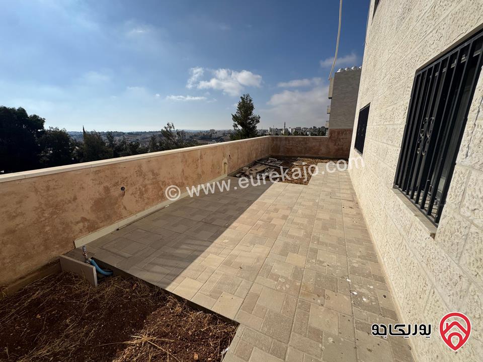 فيلا فاخرة مساحة 678م على أرض 639م مع اطلالة خلابة للبيع في بلعاس / ناعور