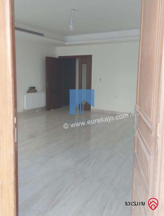 شقة أرضية فاخرة للبيع في عمان - دير غبار خلف زيت وزعتر 180م مع ترسات 100م تشطيب سوبر ديلوكس