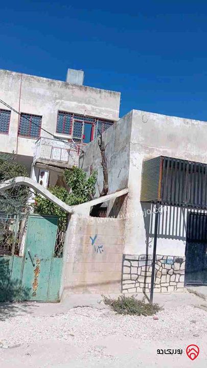 بيت مستقل ثلاث طوابق مساحة 180م على أرض 250م للبيع في اربد ججين