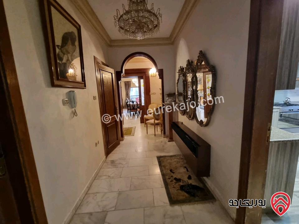شقة طابقية فحمة طابق ثالث مساحة 303م للبيع في عمان - الكرسي مقابل مجمع الحسين للاعمال 